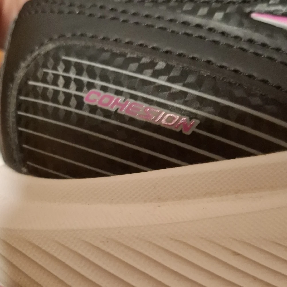 Saucony Women's 8.5 W Black and Pink Sneakers Cohesion Versarun - Picture 5 of 6